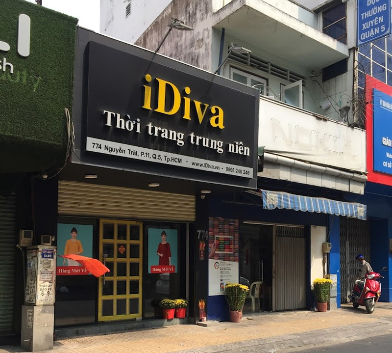 Cửa hàng đầm trung niên IDIVA luôn chú trọng đến thời trang cao cấp