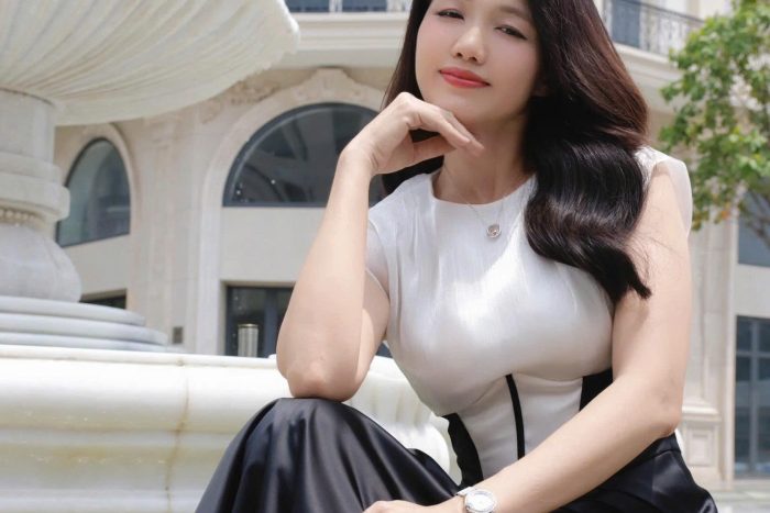 Gợi ý quà 20/10 tặng mẹ: Thời trang thiết kế nữ thanh lịch và tinh tế