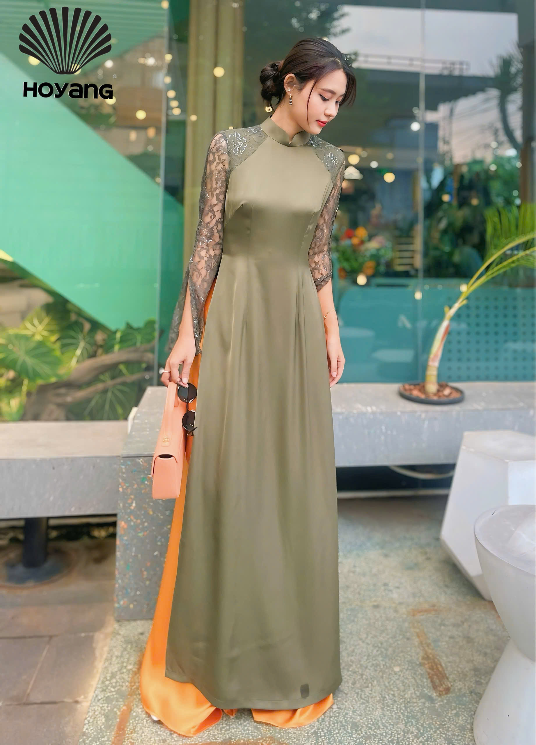 Áo dài cổ trụ tay ren kim tuyến sang trọng