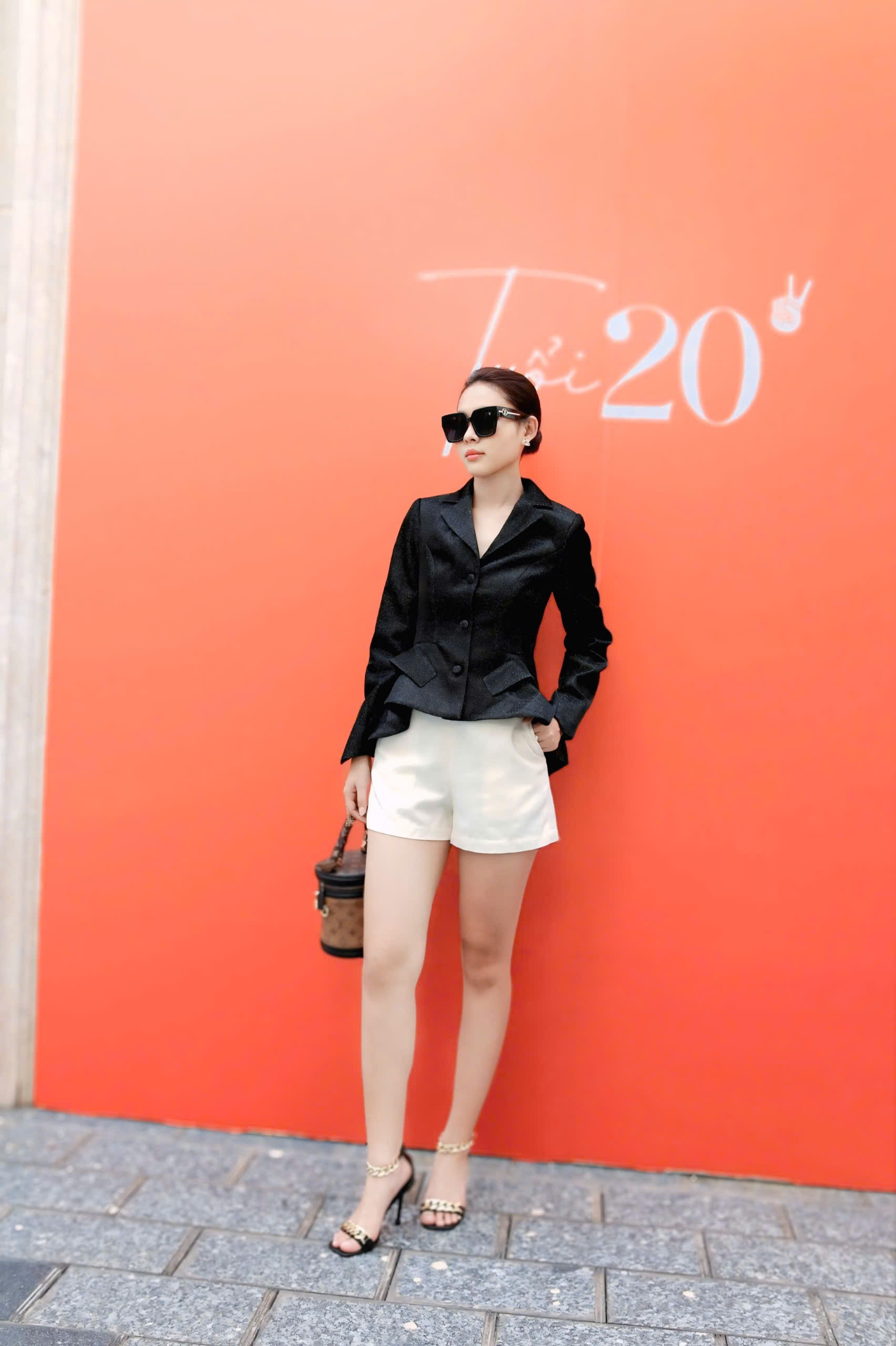 ao-vest-khoac-anh-kim-cao-cap